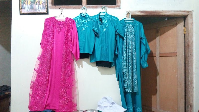 Ibu Nur Penjahit Profesional di Kota Kediri