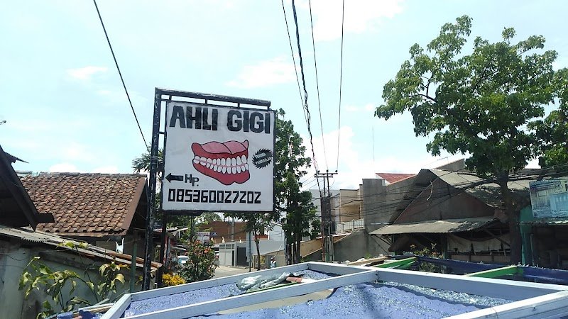 Surya Dental pembuatan gigi tiruan di Rancasari