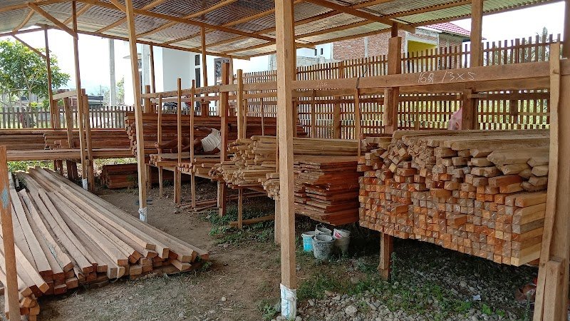 Tumpukan kayu BAYOORS,cv di Kota Gorontalo