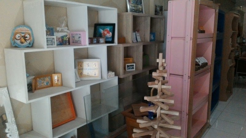 WOODEN GALLERY di Sukomanunggal